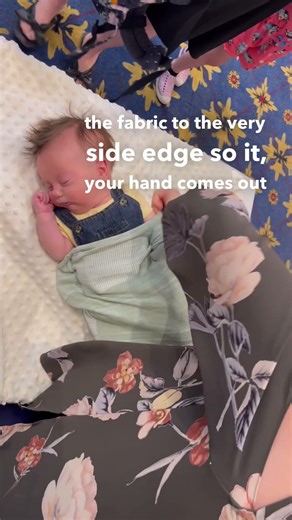 How to safely swaddle with the ￼swaddelini