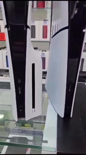 🎮PlayStation 5 Pro🎮 ✅ Características ✅ Playstation 5 pro 🎈DIMENSIONES Y PÈSO 388 x 89 x 216 mm 3,1 kilos 🎈Cpu AMD Ryzen Zen2 personalizado 8 núcleos, 16 hilos 🎈Gpu AMD Radeon RDNA 2 personalizada Hasta 16,7 TFLOPs 🎈Memoria ram 16 GB GDDR6 2 GB DDR5 🎈Almacenamiento Unidad SSD personalizada 2 TB 🎈Unidad óptica No Compatible con lector externo 🎈Sonido Tecnología de audio 3D Tempest 🎈Conectividad 1 x HDMI 2.1 2 x USB-A (SuperSpeed, 10 Gbps) 1x USB-C (Hi-Speed) 1x USB-C (SuperSpeed, 10 Gbp