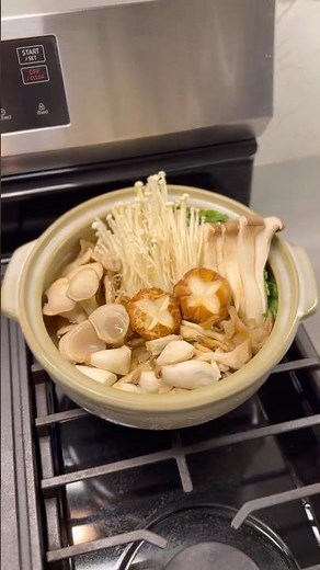 kinoko nabe (mushroom hot pot)