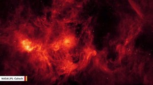 NASA telescope spies a massive cosmic cloud of warm dust