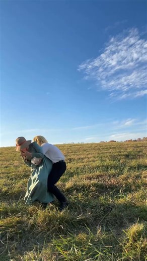 Jordan on Instagram: "did a howls moving castle shoot the other day and the location was so beautiful 😭😭 of course @cocosenshi is my beautiful Sophie o(^-^)o #howlsmovingcastlecosplay #ghibli #howlsmovingcastle #howlpendragon #sophiehatter #ghiblimovies #cosplay"