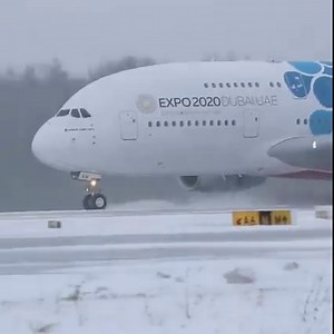 SNOW BLOWER / Airbus A380 Emirates (A6-EVH) landing in snowy Moscow, Domodedovo airport (DME). Video: Artem Kashirin instagram.com/artemairplane | Aeronews