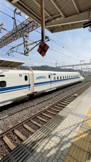 N700A のぞみ 東海道新幹線 東京行き列車の通過の様子です。JR東海 米原駅 SHINKANSEN