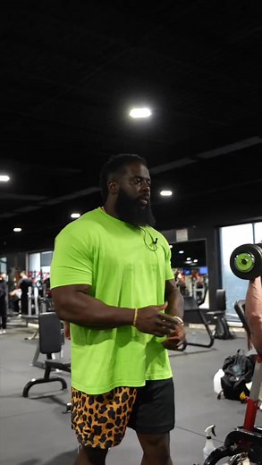 Key to Grow Your Side Delts Bodybuilding Tips, Seated Dumbbell Lateral Raise #bodybuilding #gymtips | Bigronjones | Facebook