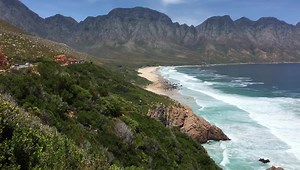 Beautiful Kogel Bay is located between Gordon’s Bay and Rooi Els and borders Clarens Drive, a 20km scenic route along a largely undeveloped part of the Cape’s coastline. The 1.9km sandy beach is flanked by high mountains and indigenous fynbos that form part of the Kogel Berg Biosphere Reserve. The high mountains shelter the beach from the strong south-easter winds during summer, making it a sought after beach and camping spot. The waves here are also popular with local surfers 💚🇿🇦 www.deanall