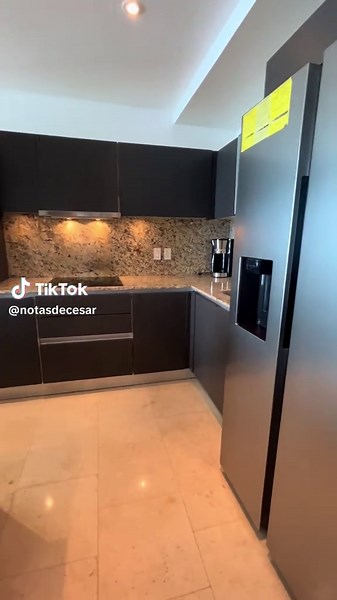 @kavosrealestate 🎥 ¡Vive con lujo y comodidad en Punta Pacífica! 🌊✨ ¿Buscas el apartamento ideal en la mejor zona de Ciudad de Panamá? Te presentamos este hermoso apartamento en alquiler con impresionante vista al océano. 🏙️🌅 ✅ 1 recámara – Espaciosa y elegante ✅ 1.5 baños – Comodidad y estilo ✅ Full amoblado – Solo trae tus maletas 🎒 ✅ 1 parking – Seguridad y conveniencia 🚗 ✅ Exclusivas amenidades – Piscina, gimnasio, área social y más 🏋️‍♂️🏊 ✅ Ubicación premiada – Cerca de todo lo que 