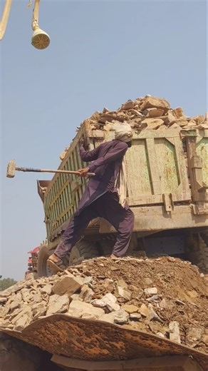 Dangerous 😱 Work In hammer Action Rock Unloading #rockcrushing #rockcrusher
