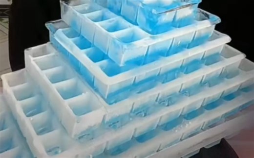 巧巧儿制冰机冰&奶茶冰长视频（原声，纯解压，有翘冰声）