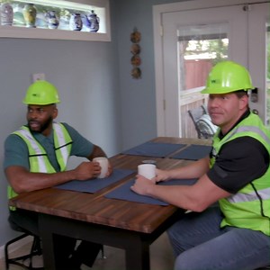 Don’t get mad, un-bag! Don’t place bagged recyclables in bins. Instead, place loose items into recycling containers and re-use those plastic bags. To learn more, visit RORR.com | WM