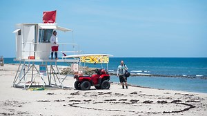 Beach safety: 5 tips to keep yourself and your family safe at the beach