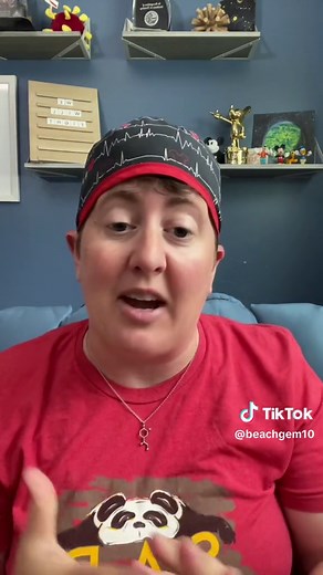 #stitch with @therealtiktokdoc Trauma doctors greet people in unusual ways, but the “trauma handshake” is outdated #trauma #hospital #emergency