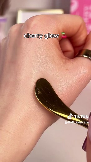 Mleczko do twarzy Fluff: pielęgnacja z wiśnią