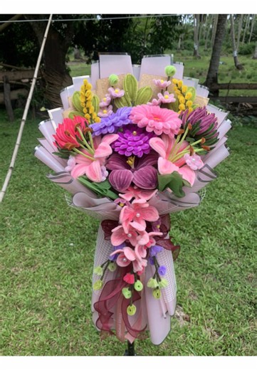 DIY Fuzzy Wire Flower Bouquet Tutorial