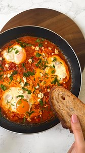 AYLIN ELMA 🦋 on Instagram: "Shakshuka🍳 A warm, spiced tomato and egg dish perfect for breakfast or brunch ✨Ingredients : • 1 - 2 tbsp olive oil • 1 tsp butter • 4–5 ripe tomatoes • 1 onion, diced • 1 red bell pepper, sliced Seasoning • 1 tsp cumin • 1 tsp paprika • 1 tsp garlic powder • 1 tsp oregano • 1 tsp chili flakes • ½ tsp black pepper • ½ tsp salt • Shredded mozzarella cheese • 3–4 eggs Topping: • Fresh parsley • Feta crumbles 👩‍🍳 Instructions: 1. Heat olive oil and butter in a pan. 2