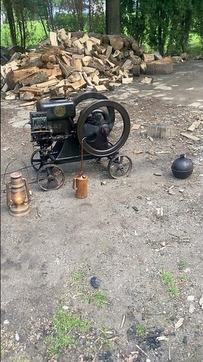 Hercules 1 1/2hp model e hit and miss engine #antique #display #hitandmissengine #oil #100yearsold