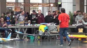 RC飞机室内飞行