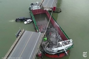 Ship Crashes Into Bridge in China, Killing 5