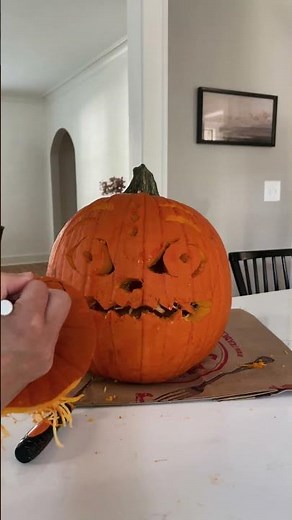 A pumpkin carving idea for KPOP Demon Hunters fans! 🎃 🔗 in bio for more creative Halloween ideas!