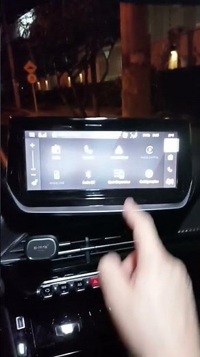 Problema na Mídia Peugeot 208... Cada dia uma surpresa diferente #defeito