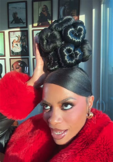 Happy Black History Month ladies ❤️💁🏽‍♀️Makeup by @Beatz Babe Collection #hairart #blackhistorymonth #blackhairstyles #90shairstyle