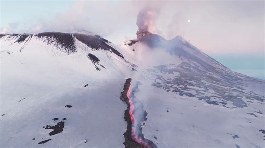 Footage shows stunning lava flows from an erupting Mount Etna