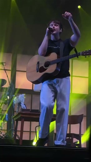 Alec Benjamin - Love The Ones Who Leave in Budapest