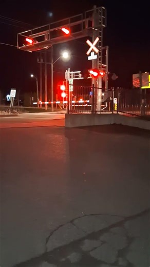 CN 8857 East (CN E276) Passing By Hardy Road/Milepost 24.98 On The CN Dundas Subdivision 04/04/26
