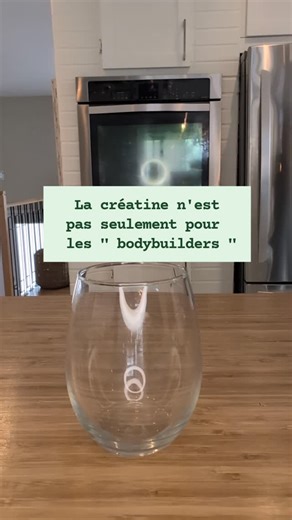 Chantal Lefrançois | Naturopathe Hormones Femmes on Instagram: "La créatine, ce n’est pas juste pour les bodybuilders. En ce moment, c’est l’un des suppléments les plus étudiés au monde et les recherches montrent des bénéfices qui vont bien au-delà de la performance physique. ✨ Soutien de l’énergie cellulaire ✨ Aide la récupération musculaire ✨ Support cognitif (mémoire, concentration, fatigue mentale) ✨ Peut soutenir la santé globale avec l’âge La créatine, c’est un outil pour le cerveau et le 