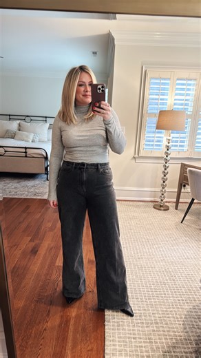 Kate Bryan on Instagram: "Are they sweatpants or are they jeans?! No one KNOWS! // many reviews say they run small but after wearing these for the day I can confirm they soften/stretch just a touch. If you’re between sizes, take the bigger size. Comment SHOP below to receive a DM with the link to shop this post on my LTK ⬇ https://liketk.it/5410W"