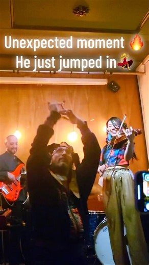 Can you feel 5/4? 🎻 moment a dancer jumped in… totally unplanned. #violinsolo #groove #oddmeter