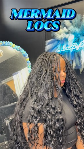 Mermaid locs for the girls who love to stand out!🌊😍Lightweight,neat, protective and long lasting🔥