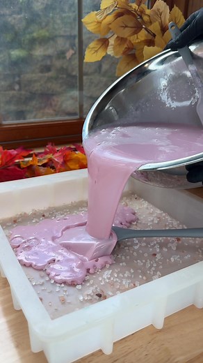 I often get asked what kind of soap this is, so here's a little insider info. I work with a carefully sourced melt & pour base, which is soap that has already been through the saponification process. The specific brand I use is Stephenson's! Then I customize it with my own colors, fragrances, and designs. There are a lot of misconceptions around melt & pour, so l always encourage people to do their own research, but for me, especially as someone with asthma, it's the healthiest and safest way fo