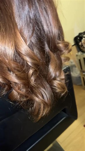 Root dye blunt cut, layers and curtain bangs finished with a blow dry✨✨ #blowdry #bluntcut #layershaircut #layers #curtainbangs #blowout #rootdye #roots | Niamh Lily Hair Artistry | Facebook