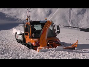 Mercedes Unimog Snowplow in Action