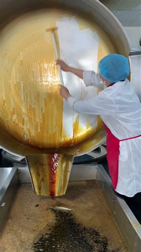 “Massive Industrial Pan Cleaning Process 🔥”“Satisfying Deep Cleaning of Giant Cooker 😳” #works
