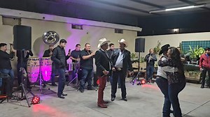 Los 50 kilos manuel el yndio ortega y el changoleon chingon que se escucha la banda!!!....@sonora #sonora #destacados @fans destacados #Hermosillo #seguidores contrataciones al 662 103 0905 | El gusto del gordo
