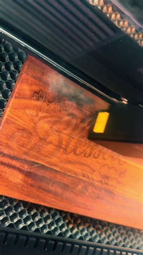 Watch precision meet art. The xTool bringing wood to life — one laser pass at a time. #LaserEngraving #xTool #Satisfying #SmallBusiness #CuttingBoard
