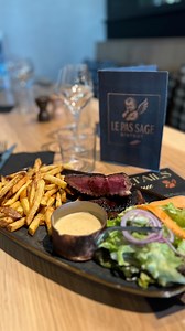 [NOUVEAU RESTAURANT] 🍽️ Une nouvelle adresse gourmande s’installe au cœur de votre centre commercial Les Portes du Bassin à Arès 😋 Bienvenue au bistrot Le Pas Sage ! Ici, tout est réuni pour passer un bon moment : ✨ une cuisine du marché, faite maison ✨ une ambiance conviviale, familiale et chaleureuse ✨ un décor industriel vintage, végétalisé et accueillant Du café du matin avec viennoiseries, aux formules du midi à prix doux, en passant par une pause tapas ou goûter l’après-midi, Le Pas Sage