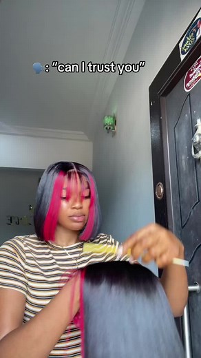 Every girl needs a fringe bang in their hair collection 💕 Description SDD Bone straight paired with 2by4 highlighted pink closure Length: 8” Weight: 200g —————————————— Payment Before delivery 📦 Delivery isn’t free ————————————— Wigging services also available To order send a dm/ click the link in bio . . . . . #explorar #explorepage #explorecanada #bonestraighthair #beninhairvendor #hairboss #fringebangs