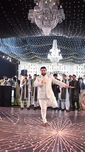 Groom’s special dance just for his bride 💃❤️ #groomdance #weddingdance #brideandgroom #weddingvibes