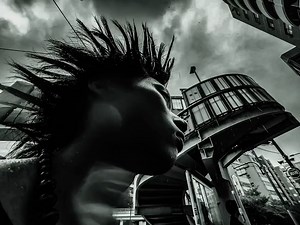 EYECANDY on Instagram: "Loving this series of video portraits from photographer Idan Barazani, captured across Tokyo on an ultra wide. Reminded me instantly of the work of Wong Kar-wai Feature: Idan Barazani ‘Tokyo Series’ (2025) Director: @meltdowndotcom The look feels like a push-processed Tri-X 400 or Ilford Delta look with a green tint, but much harsher, almost verging into graphic novel territory. Likely shot on a wide-angle lens (likely 18–24mm) 1. Ultra wide low angle + distortion (water)