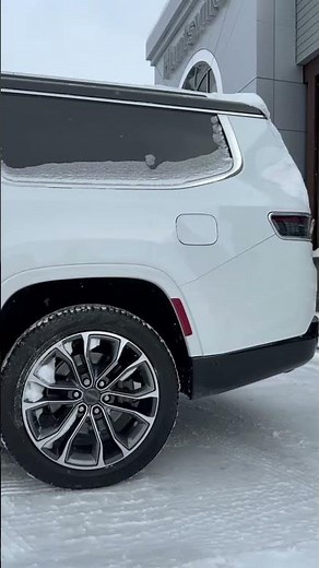 2023 Jeep Grand Wagoneer Series III 4X4 in Bright White w/ Black Two-Tone