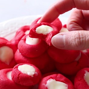 There’s something so melt-in-your-mouth good about cream cheese mints, so turn them into white chocolate peppermint cream cheese mints for the holidays! RECIPE: https://ohsweetbasil.com/white-chocolate-peppermint-cream-cheese-mints-recipe/ PIN: https://www.pinterest.com/pin/412431278367623883/ | Sweet Basil