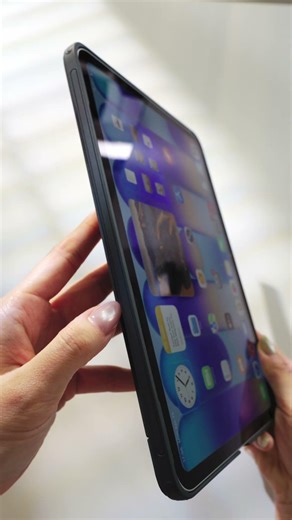 Still rubbing glass in 2026?🤨⁣ #esrtech #esr #ipadkeyboard #ipad