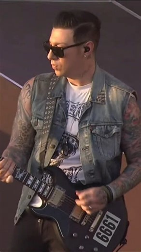 avengedsevenfoldfandom | Avenged Sevenfold - Doing Time (Rock am Ring, 2014) Me siga: @avengedsevenfoldfandom #avengedsevenfold #avengedsevenfoldfamily #a7x... | Instagram