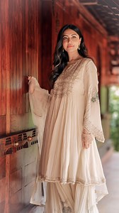 Swingin’ in ma kinda ☀️day.. Happy Sunday y’all. Much 💘 . . . . . . . . Outfit : @silkycalicut 👌 MUA @surya_ishaan 💕🙏🏻 📸 🎥 @colorspot_photography 👍 #fashion #swing #sunday #funday #instalove #love #behappy #free #selflove #health #mamtamohandas #me #iloveme | Mamtha Mohandas