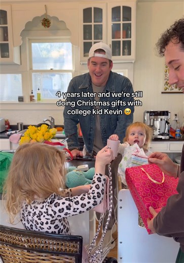 😭 the cutest gift ever | college kid kevin