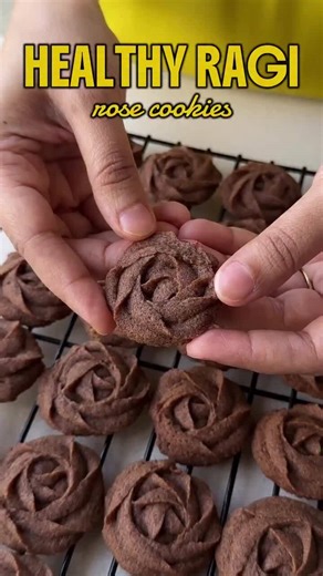 Rite Eat on Instagram: "Crunchy Ragi Jaggery Cookies🍪 . Video Credit:- @theterracekitchen Excellent recipe INGREDIENTS - 3/4 cup (90g) Ragi/Nachni Flour - 3/4 Tsp (3.6g) Baking Powder - 1/8 tsp (0.6g) Baking Soda - A pinch of Salt - 1/4 cup (60ml) Ghee - 1/4 cup + 1 tbsp (60g) Jaggery/Gud - 1/2 tsp (2.5ml) Vanilla Essence - 2 tbsp (30ml) Milk METHOD - Mix ragi flour (Finger millet flour), baking powder, soda and a pinch of salt well. Set this aside. - ⁠Add ghee, jaggery, vanilla essence to a bo