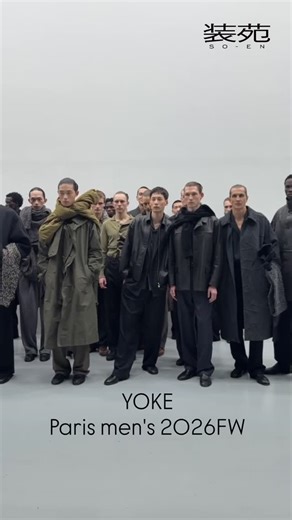 装苑 on Instagram: "【YOKE 26FW】2026-’27年秋冬パリ・メンズファッションウィークより。 Fashion Prize of Tokyo 2026を受賞したヨーク（YOKE）がブランド初となるパリでのショーを開催しました。 テーマは「BEYOND FORM（フォルムを超えて）」。 日常着とアートをつなぐ試みを続けているデザイナーの寺田典夫さんが、今季インスパイアされたのは画家で彫刻家のジャン・アルプです。 寺田さんは、その作品に込められたシュールレアリスムの美学や制作プロセスを自分なりに解釈してコレクションで表現しました。 丸みを帯びたシェイプはアルプの彫刻を彷彿とさせ、シルエットを自由に変えられるワイヤー入りのトレンチコートやカーディガンの提案も。 着る人の個性を引き出してくれそうなワードローブです。 【パリ支局】 @yoke_tokyo #YOKE #parisfashionweek #menswearpfw #fw26"