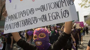 Qué es el radfem: 3 claves para entender el feminismo radical - Plumas Atómicas